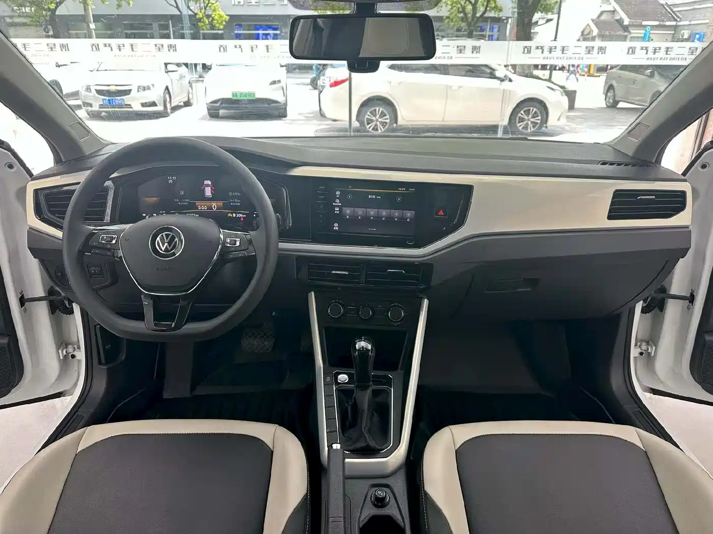VOLKSWAGEN POLO