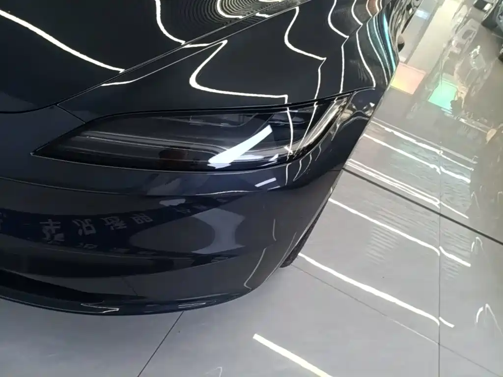 Фото 24 - Tesla Model 3