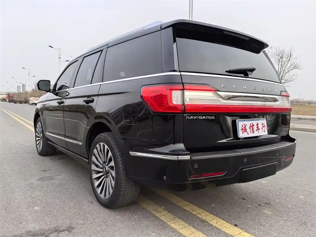 LINCOLN NAVIGATOR