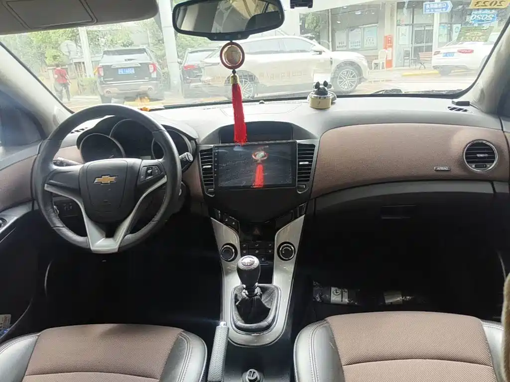 Chevrolet Cruze 2017 2013 Hatchback 1.6L Manual Luxury
