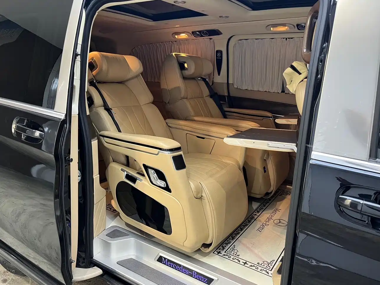Mercedes-Benz V-Class 2021 V 260 L Long Wheelbase Premium Edition фото 19