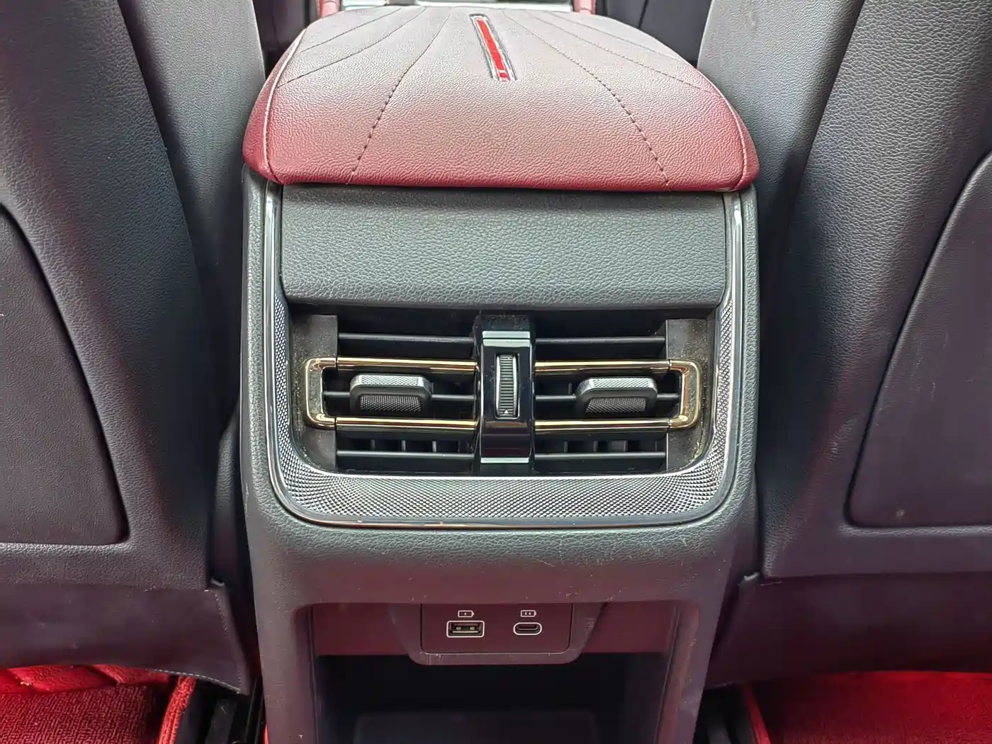 Hongqi H5 2024 1.5T DCT Smart Connect Flag Joy Edition фото 17