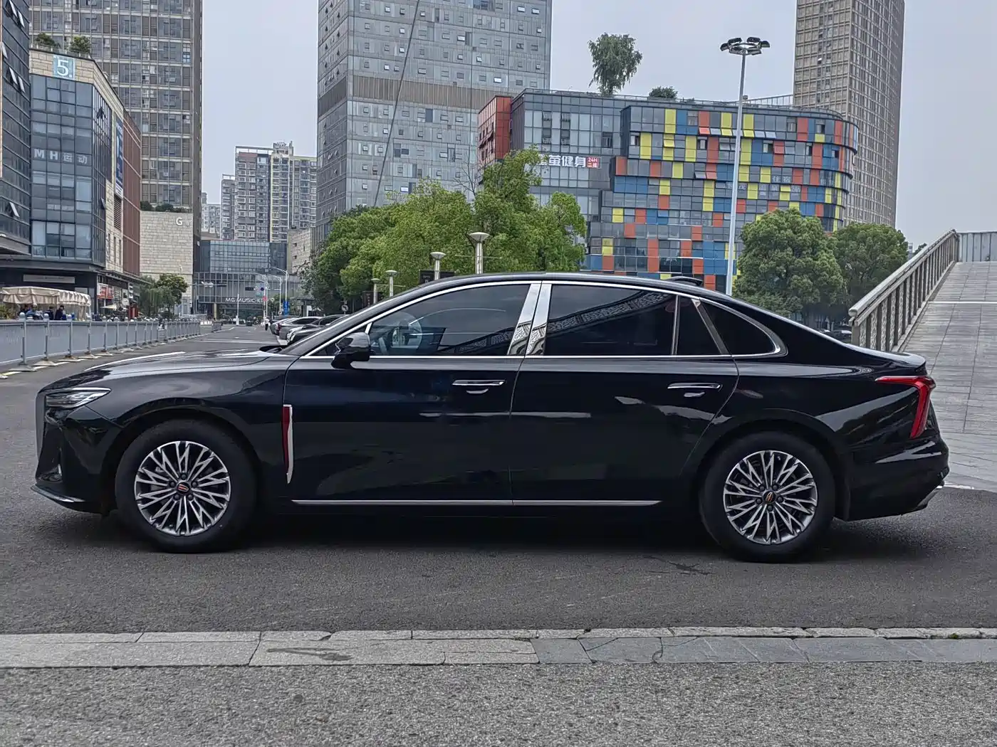 Hongqi H5 2024 1.5T DCT Smart Connect Flag Joy Edition фото 2