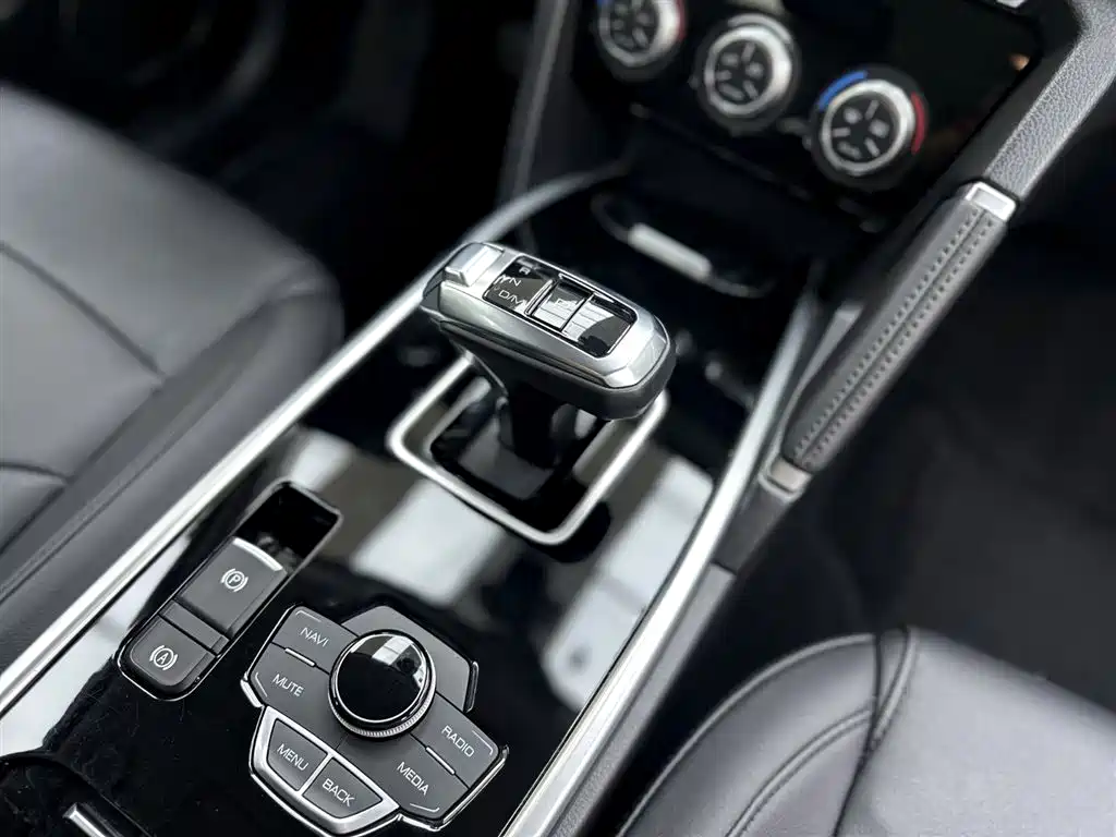 Haval H6 2018 Sport Edition 1.5T Automatic 2WD Premium China V фото 13