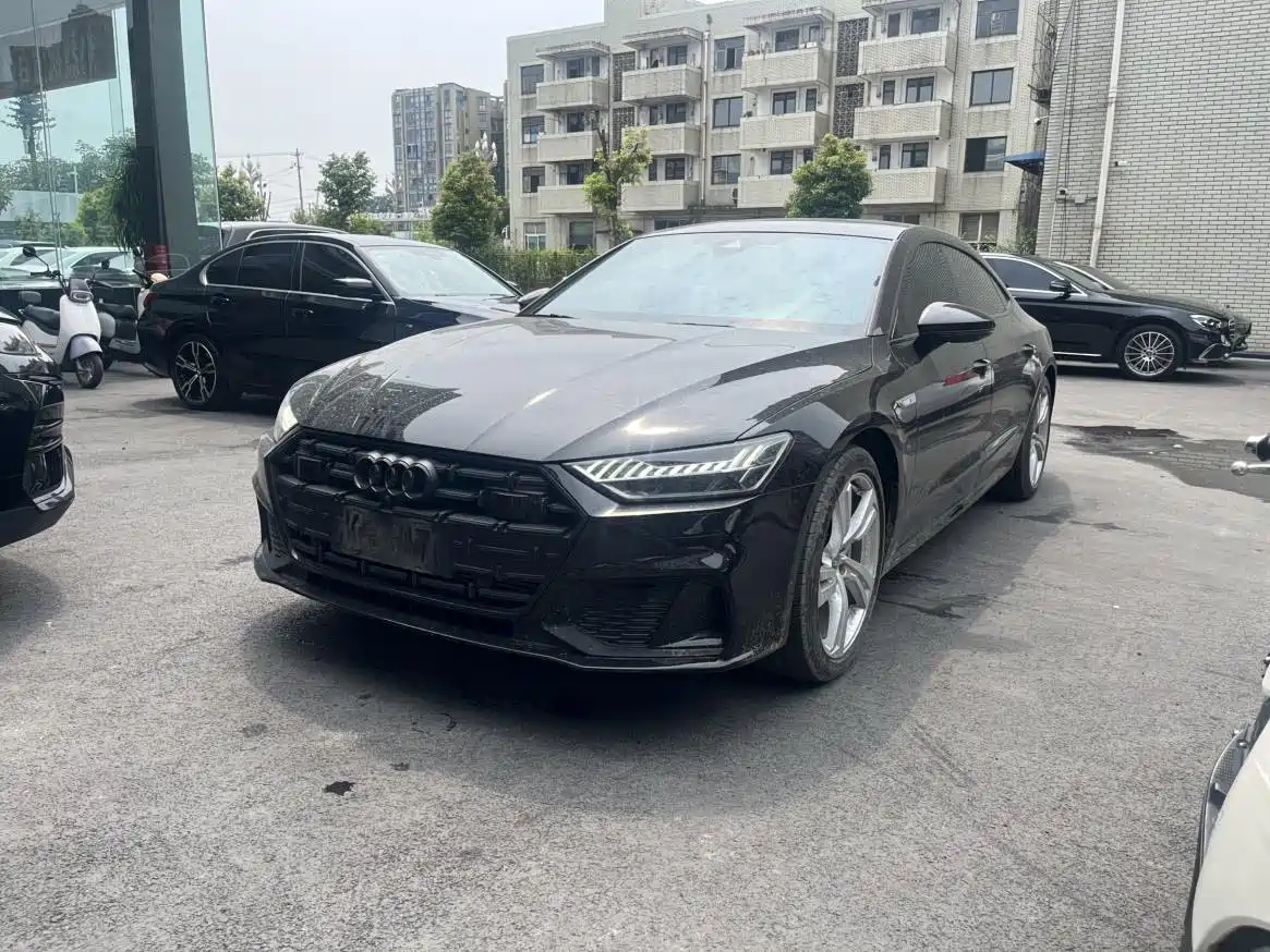 Фото 1 - Audi A7L