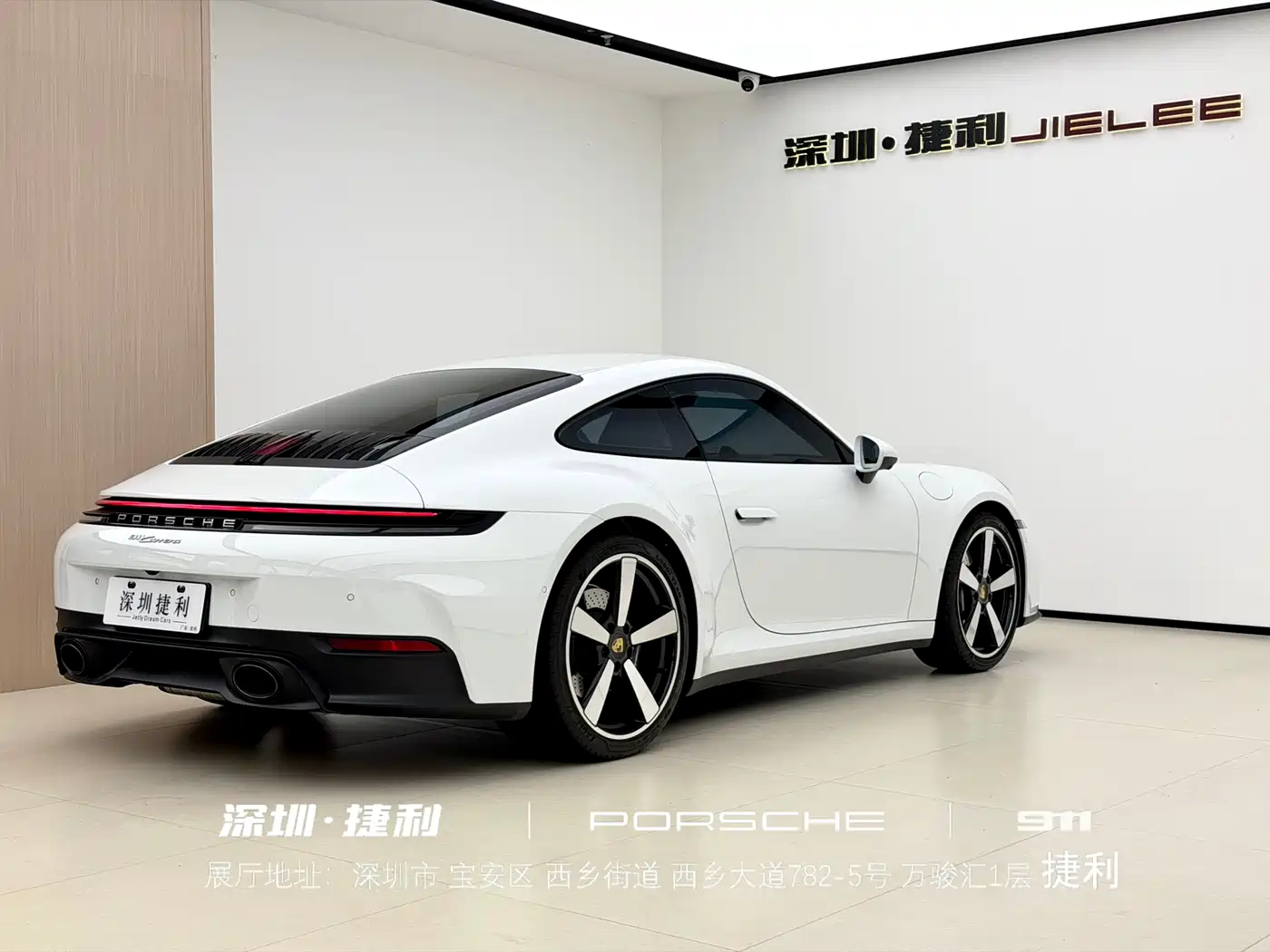 PORSCHE 911