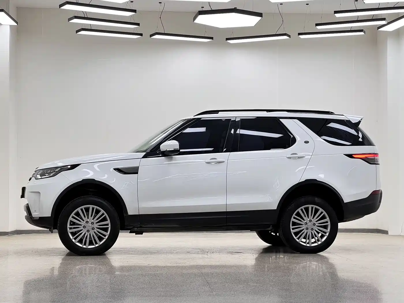 Land Rover Discovery 2017 3.0 SC V6 HSE фото 4