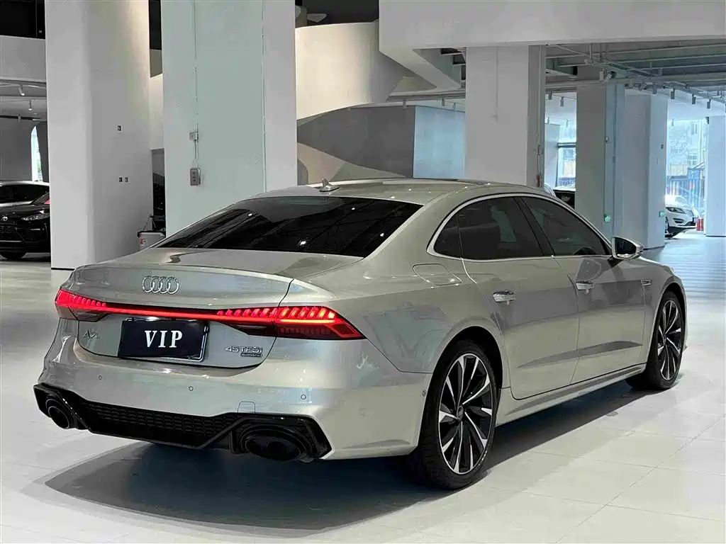 Photo 7 - Audi A7L