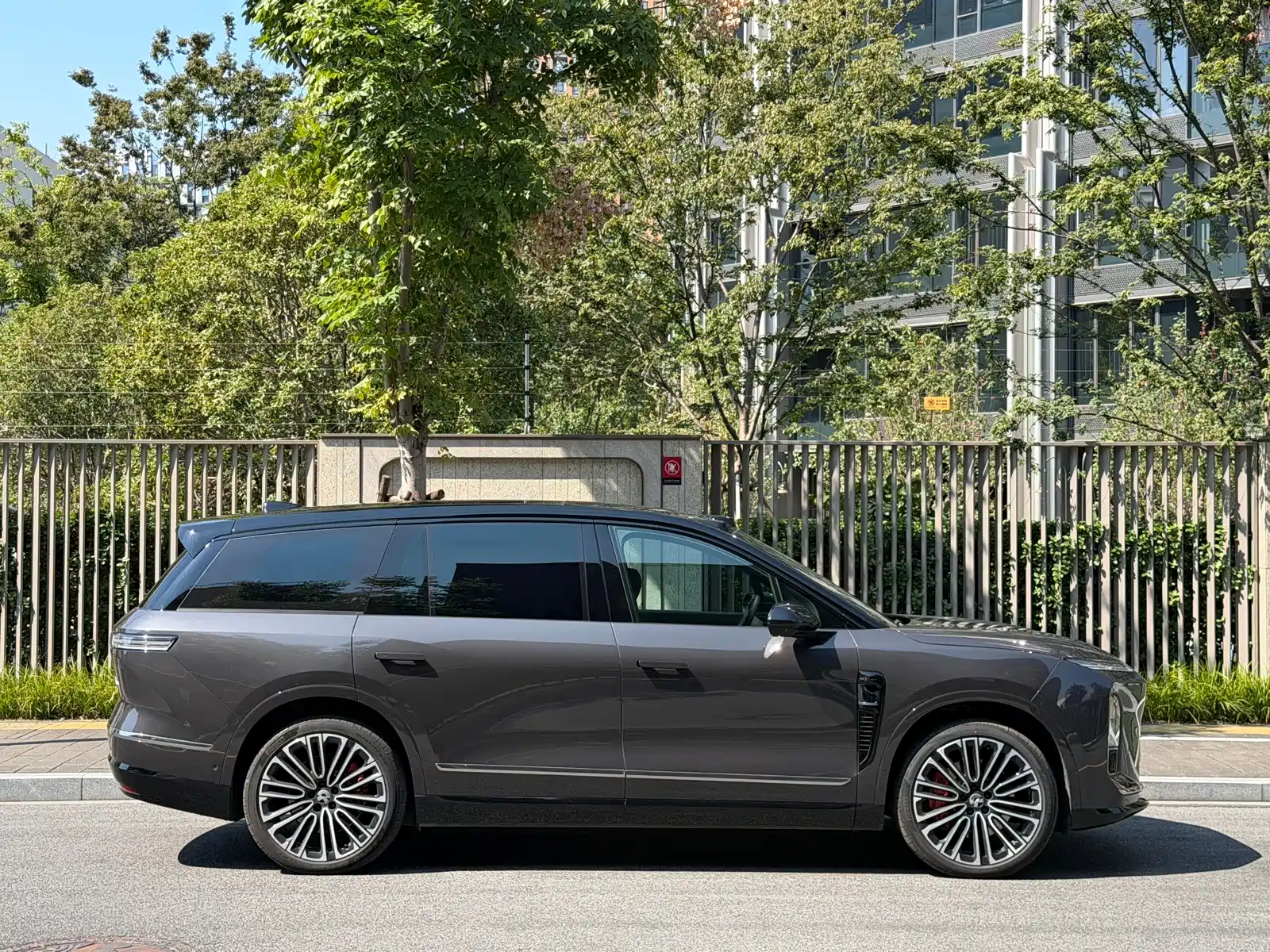 Фото 6 - NIO ES8