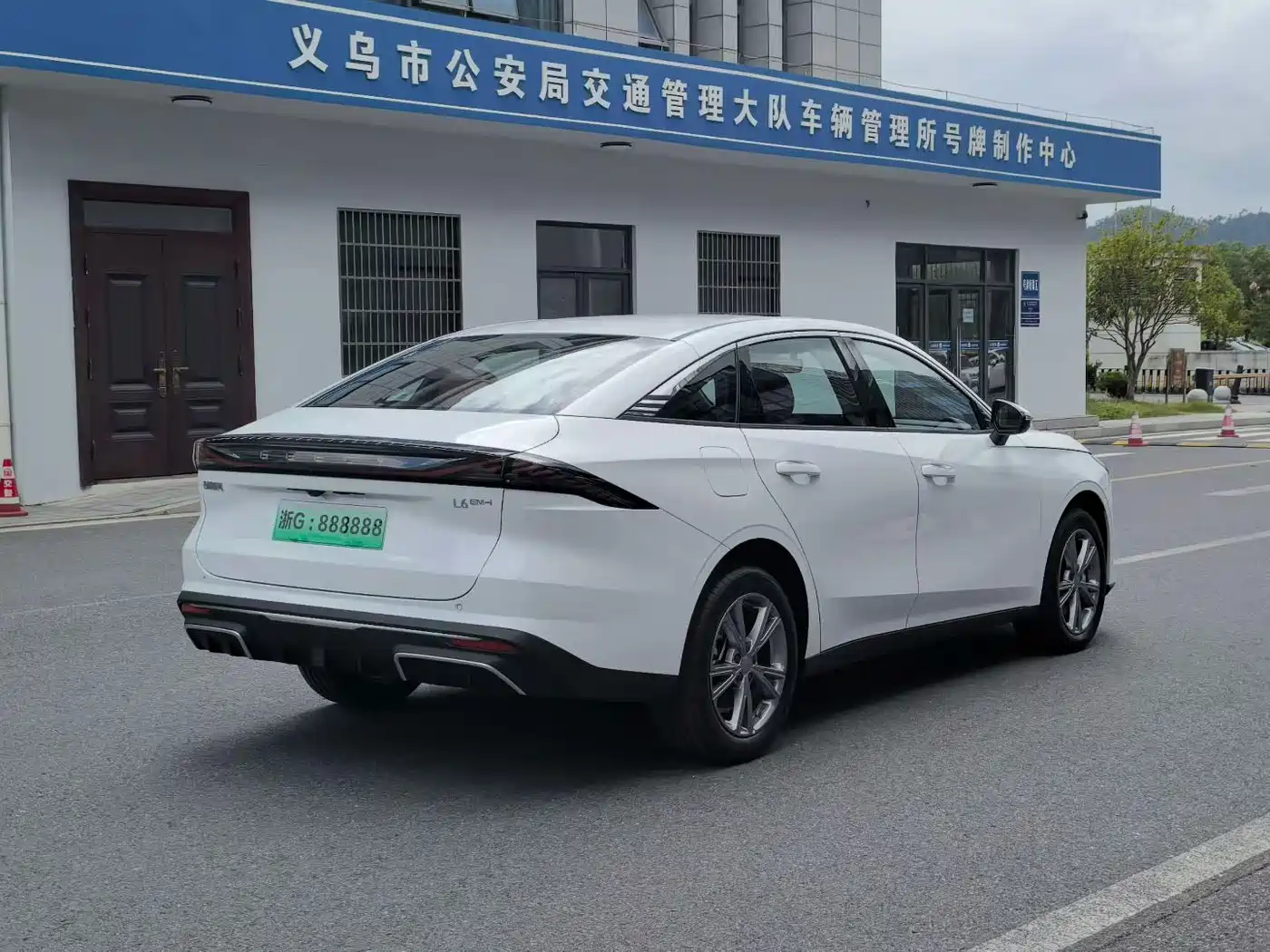 Geely Galaxy Galaxy L6 2026 2025 EM-i 140km Voyage Edition