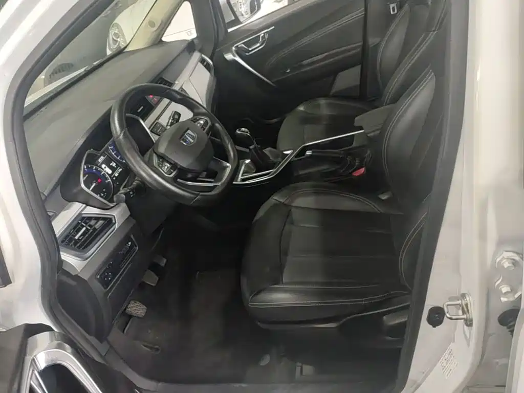 Фото 15 - Geely Vision X3