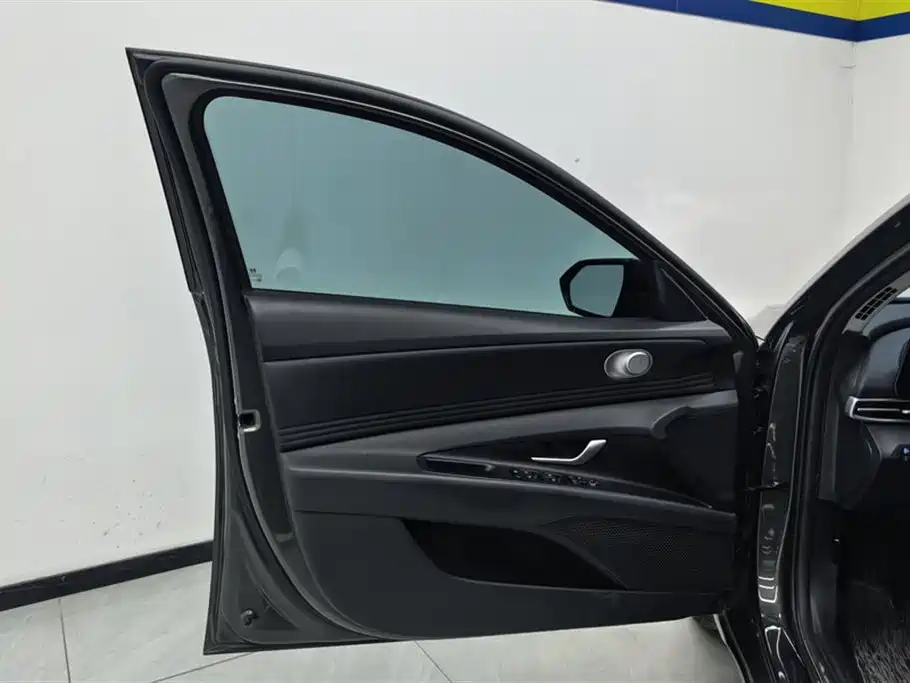 Hyundai Elantra 2023 1.5L CVT GLX Elite Edition фото 7
