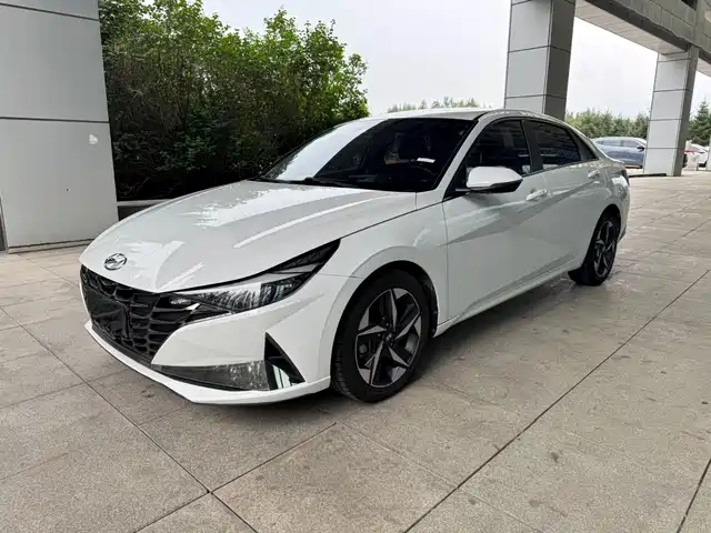 Hyundai Elantra 2022
