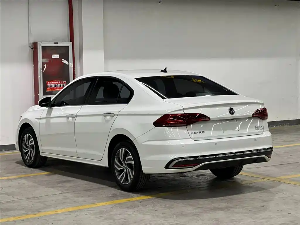 Volkswagen Bora 2023 200TSI DSG Yuexing Edition фото 4