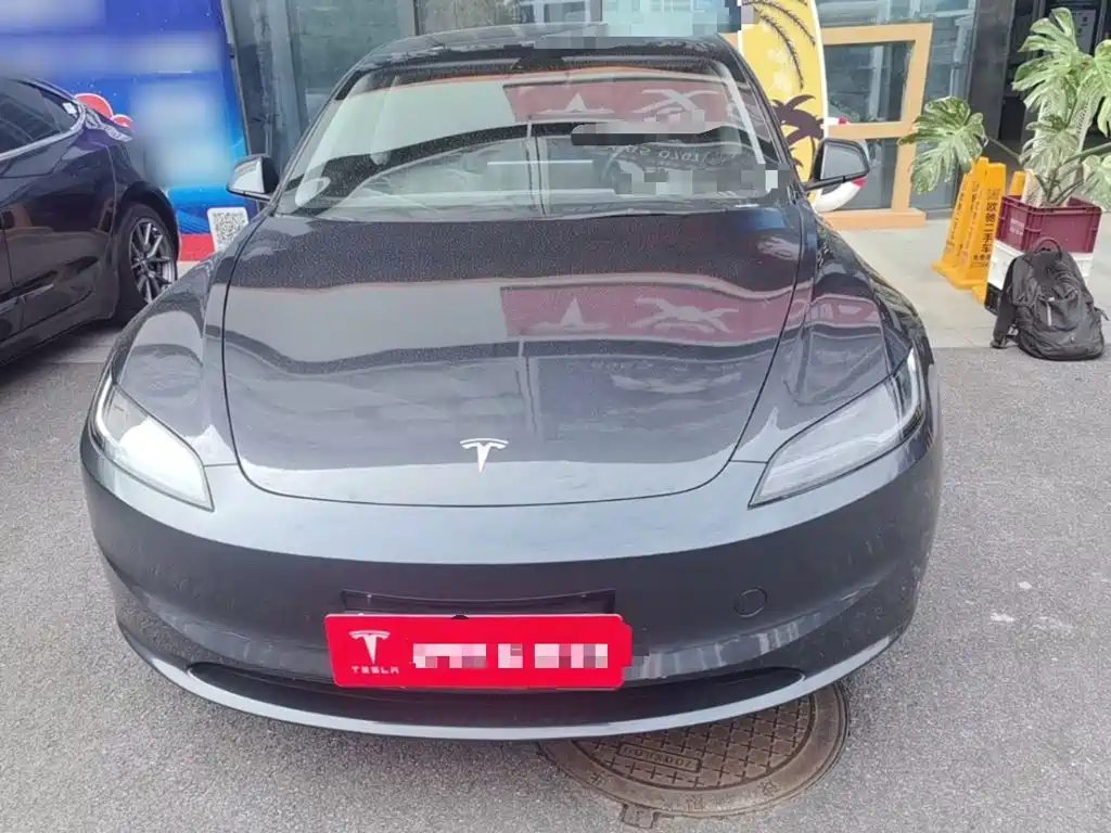 Фото 3 - Tesla Model 3