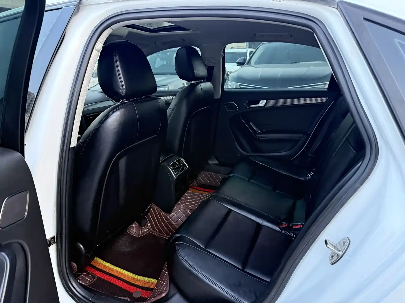 Audi A4L 2011 2.0 TFSI Comfort фото 5