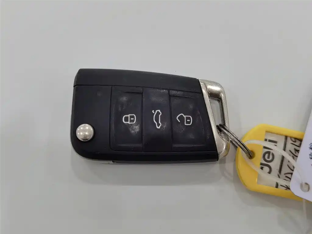 VOLKSWAGEN T ROC EXPLORING SONGS