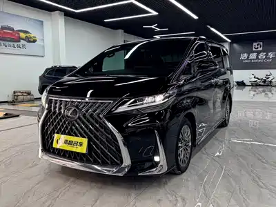 Lexus LM