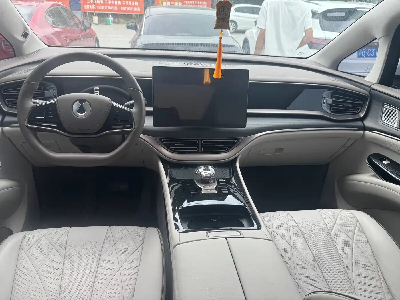 Denza D9 2022 DM-i 970 AWD Flagship фото 8