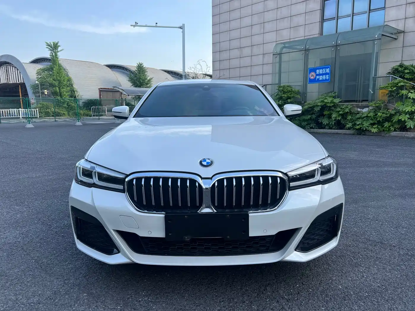 BMW 5 Series 2023 530Li Leading M Sport Package фото 2