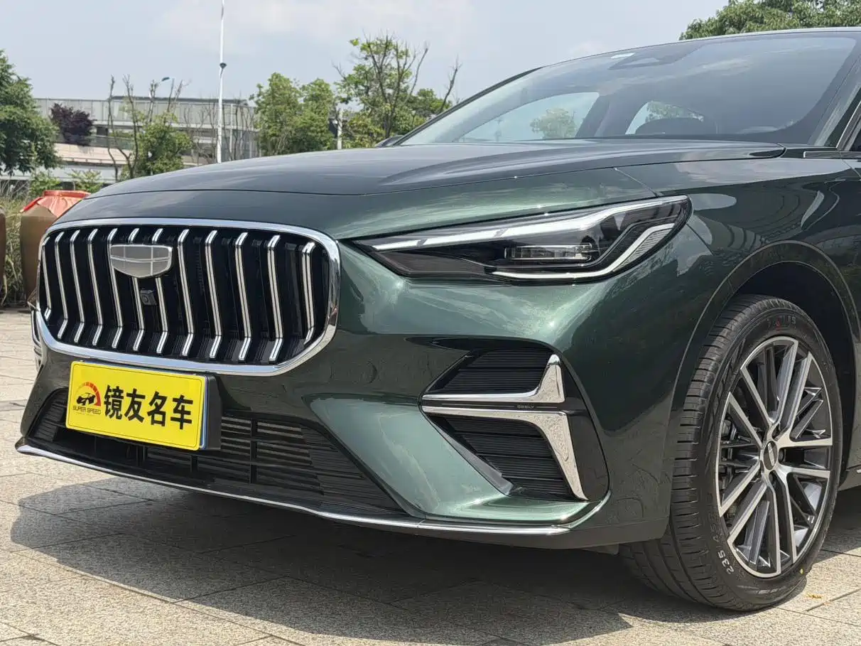 Фото 9 - Geely Emgrand