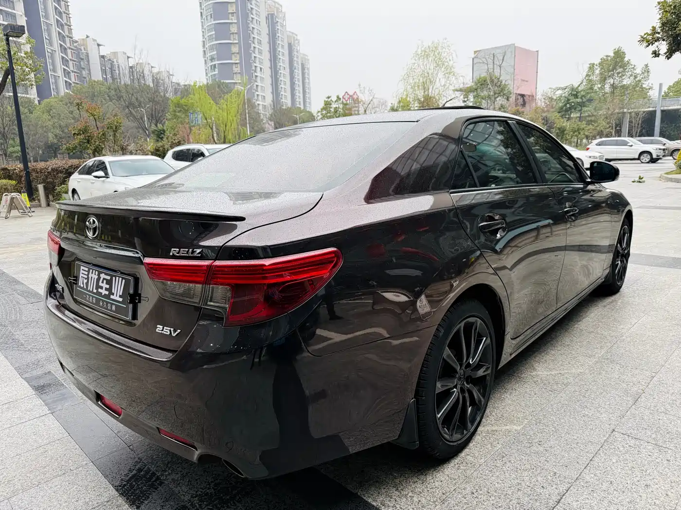 Toyota Reiz 2013 2.5V Premium Edition фото 5