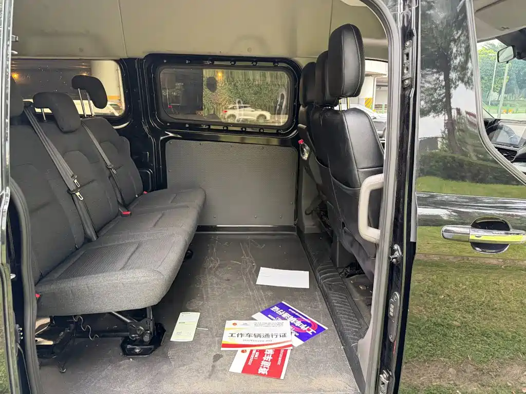 Ford Transit 2023 2023 Model 2.0T Diesel Automatic Multi-purpose Commercial Vehicle Medium Wheelbase Medium Roof 5/6 Seater