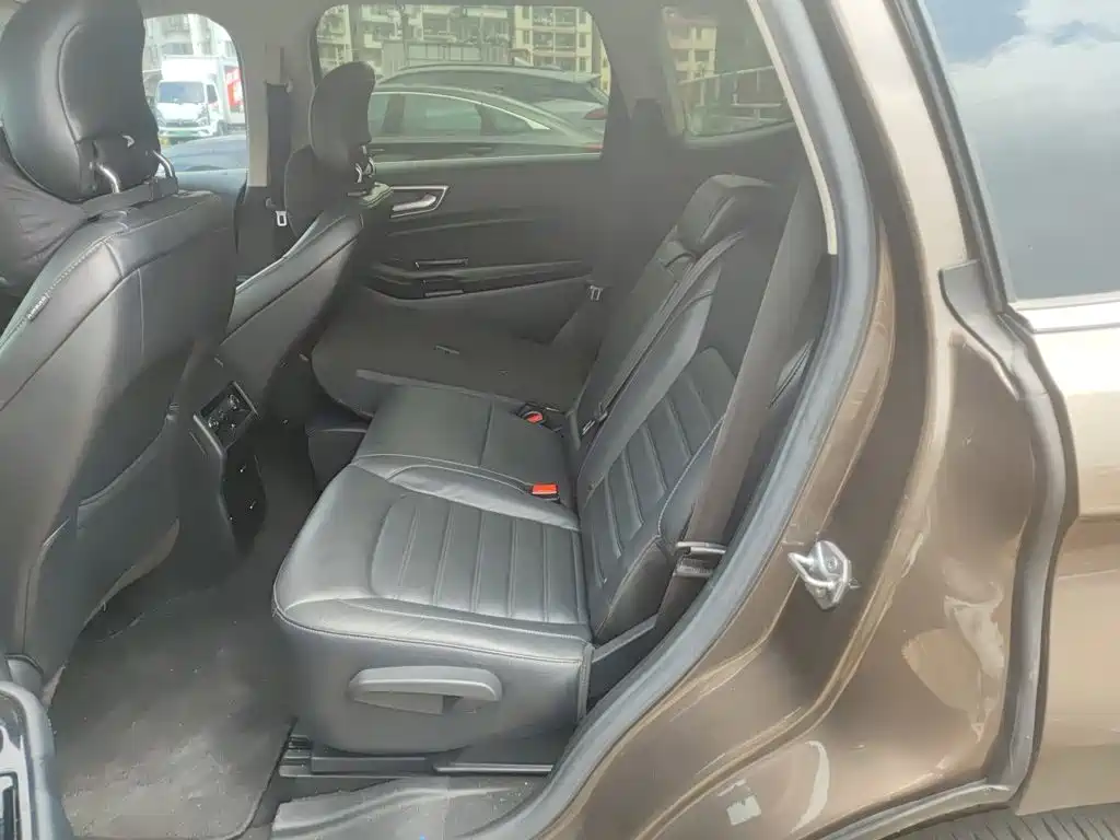 Фото 15 - Ford Edge