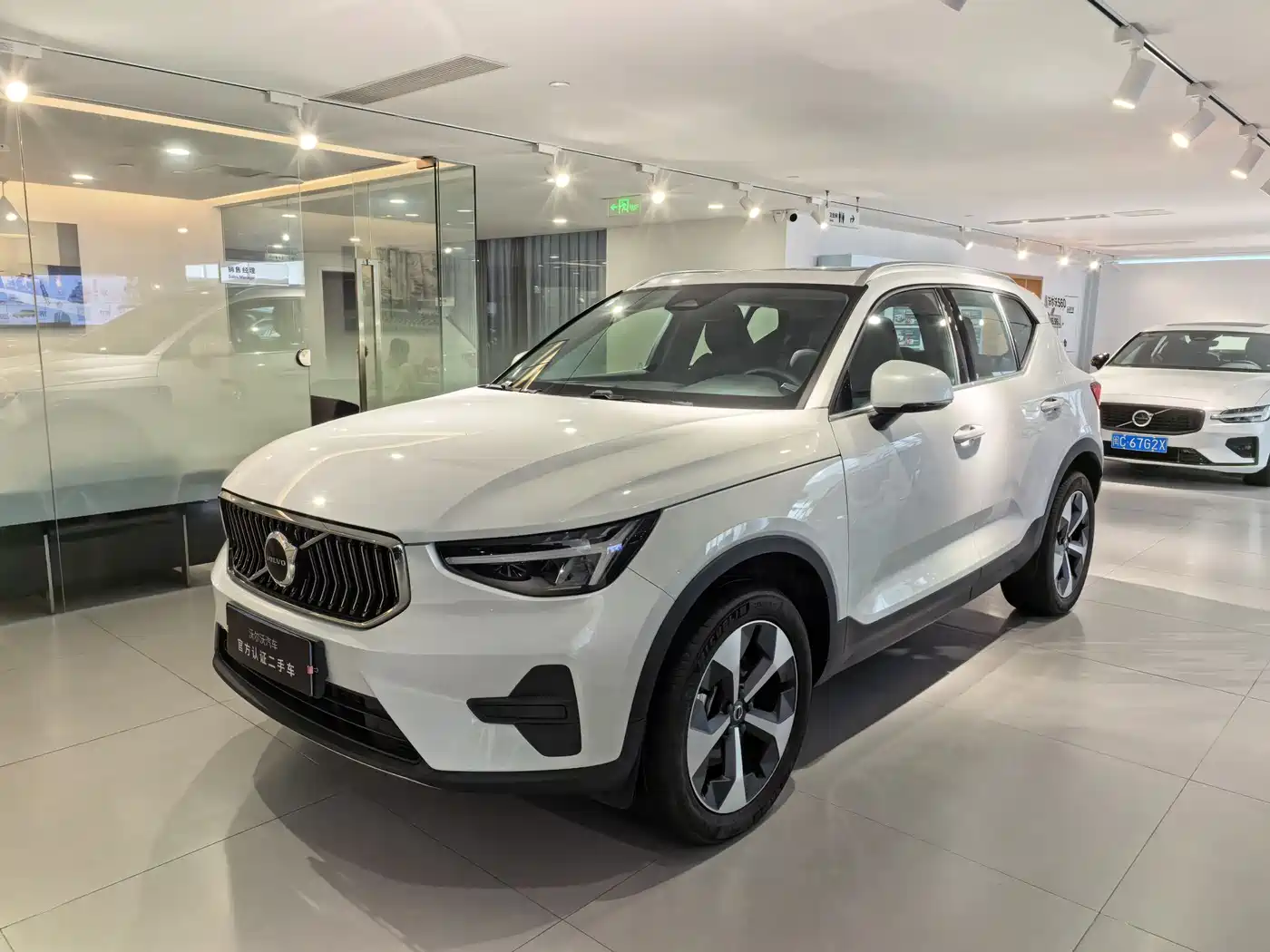 Volvo XC40 2025 B4 AWD Smart Elite Luxury Edition