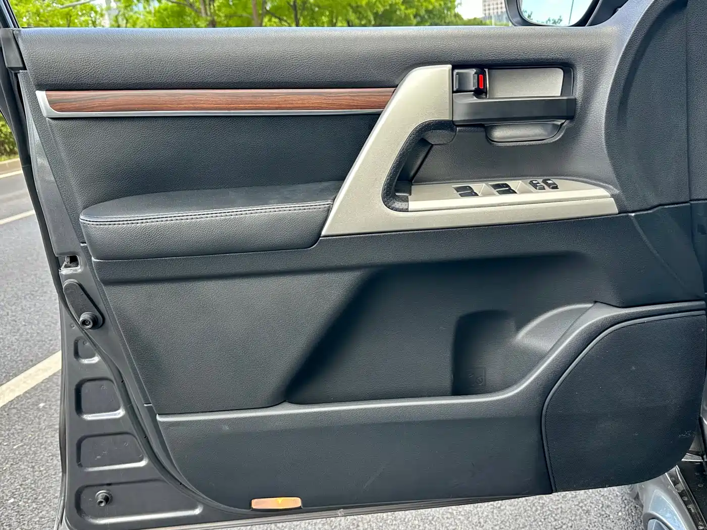 Toyota Land Cruiser (Import) 2015 4.0L V6 Middle East Low Configuration Edition фото 12