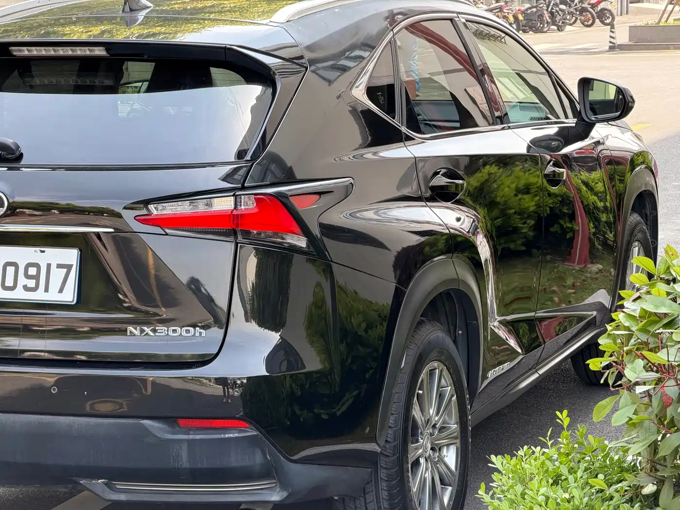 Lexus NX 2015 300h FWD Luxury фото 4