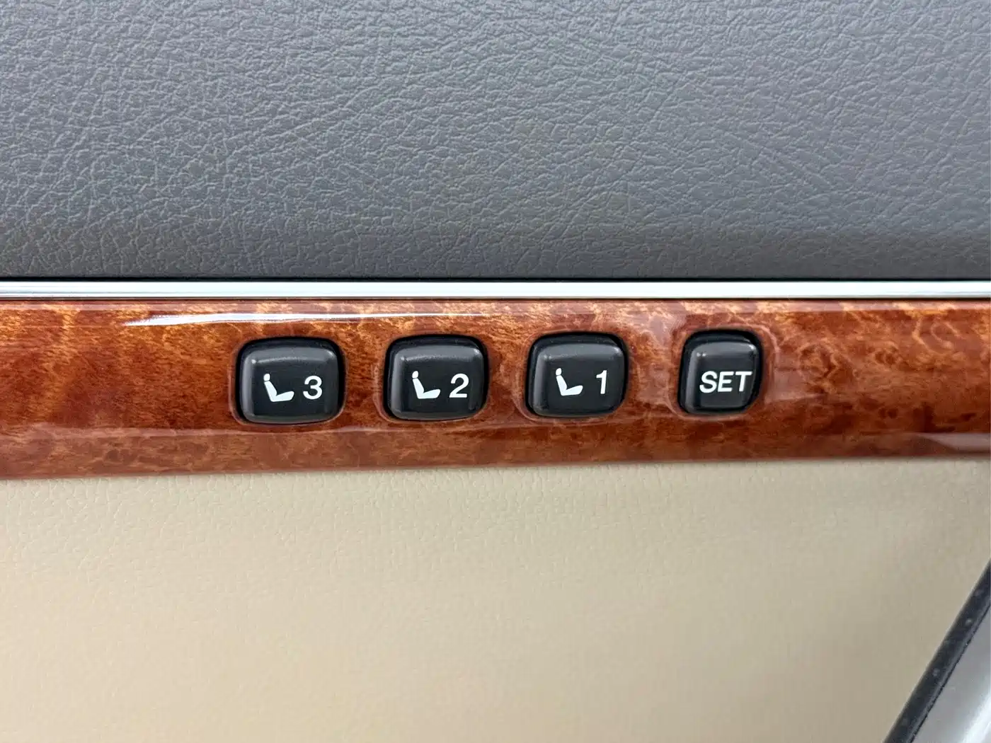 Toyota Land Cruiser 2012 4.6L Automatic VX-R фото 5