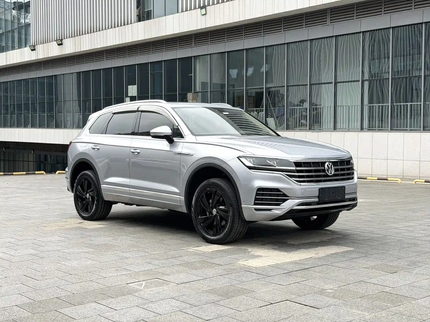 Фото 3 - Volkswagen Touareg