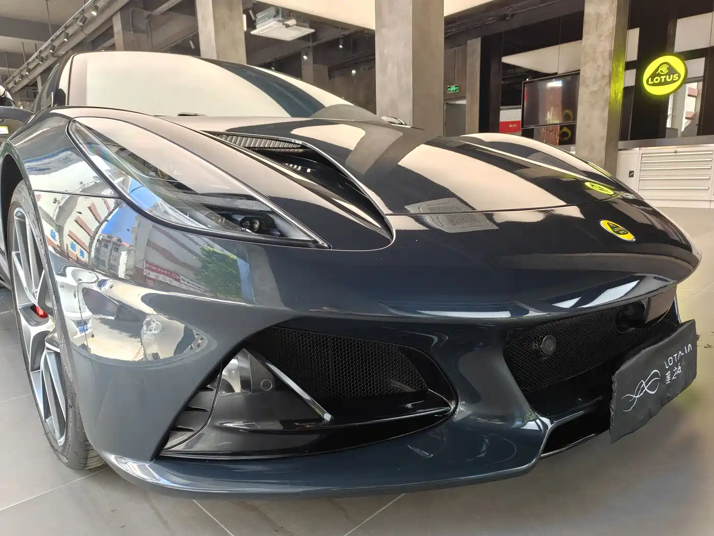 Lotus Cars EMIRA 2021 2.0T DCT First Edition фото 8