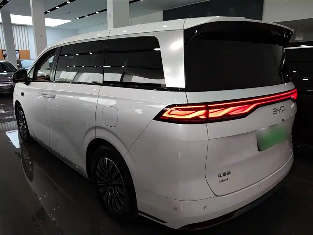 BYD Xia 2025 DM-i 1.5T 180km Excellence фото 5
