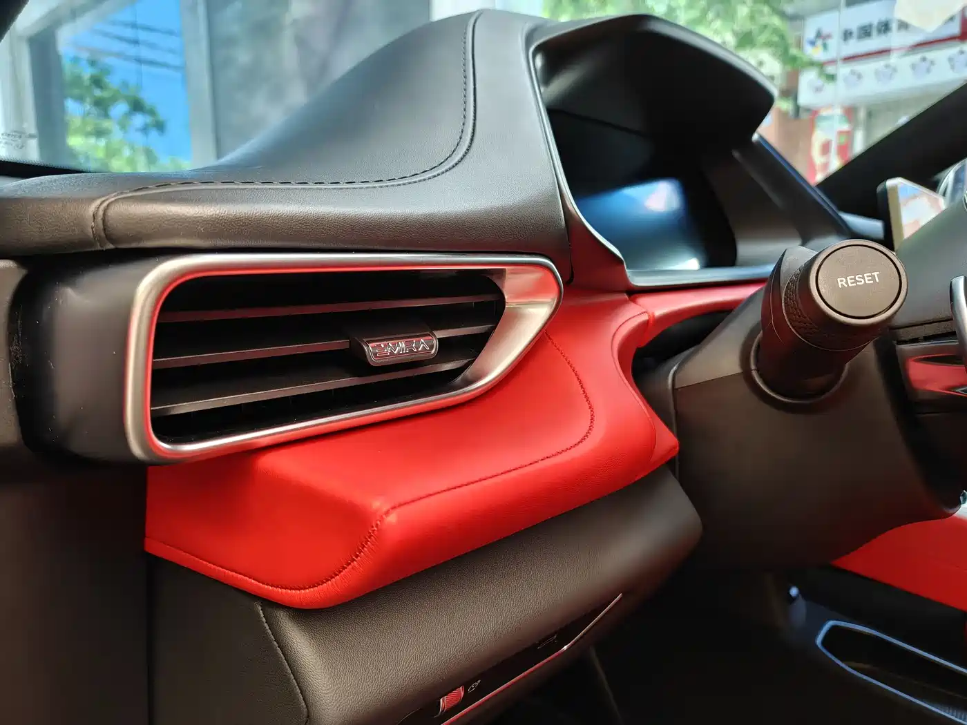 Lotus Cars EMIRA 2021 2.0T DCT First Edition фото 12