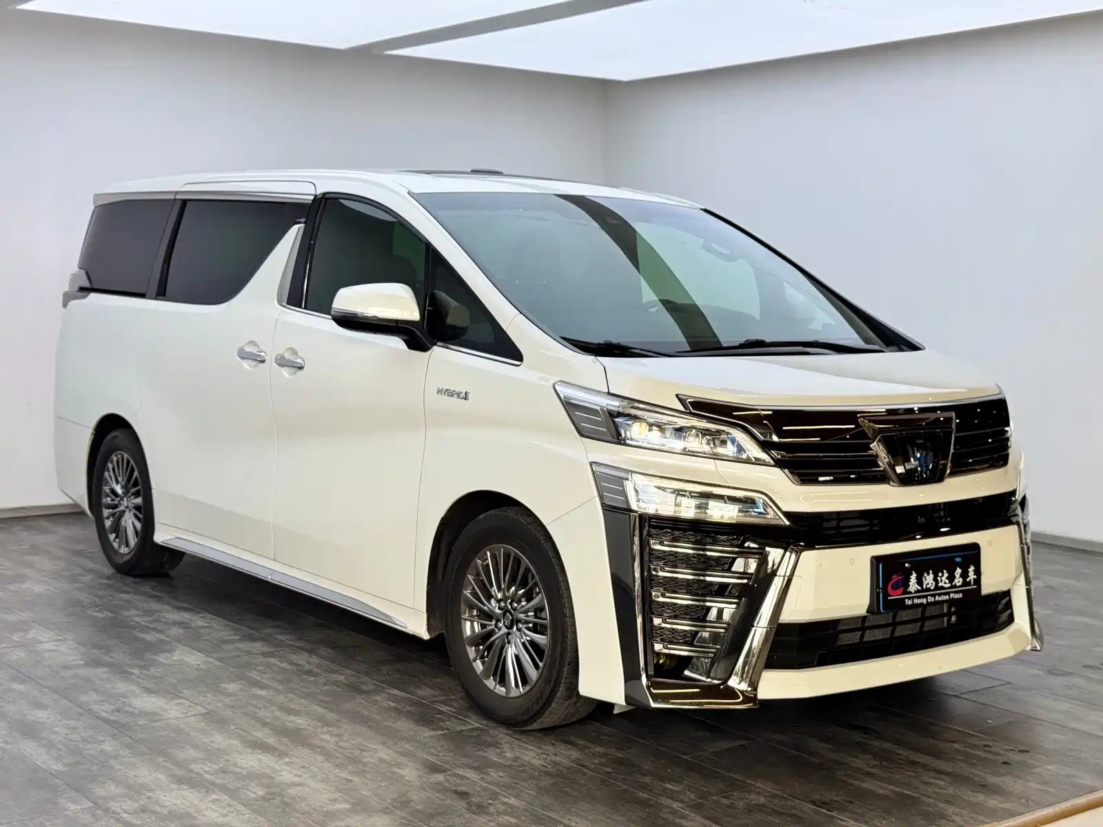Фото 2 - Toyota Vellfire