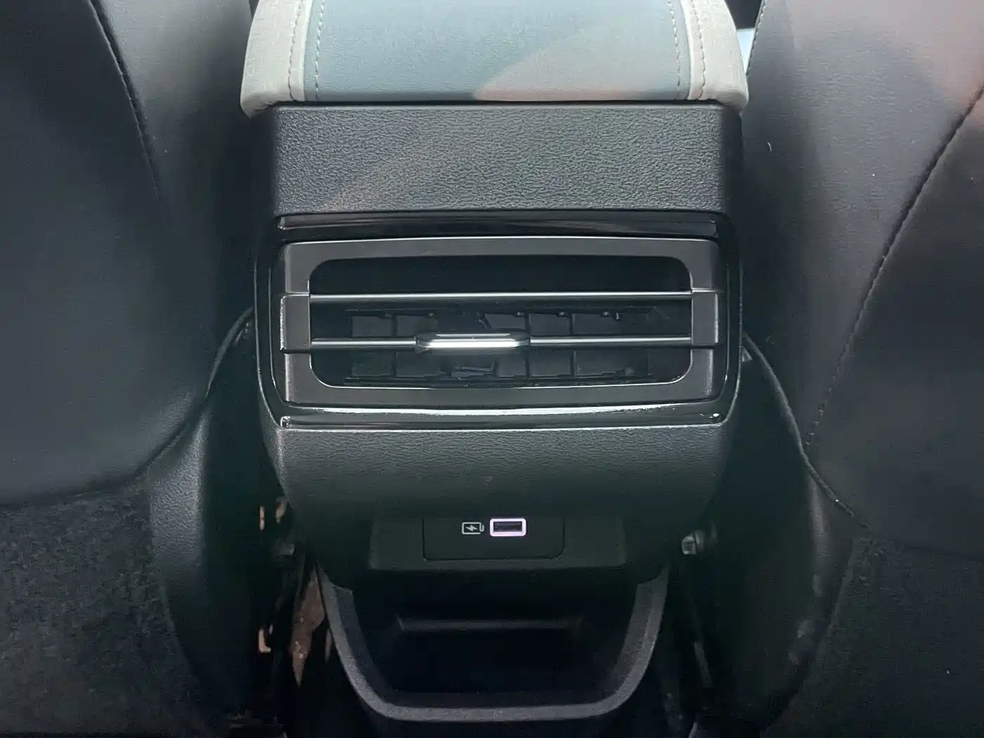 Geely Emgrand S 2022 2022 1.4T CVT Crossover Player
