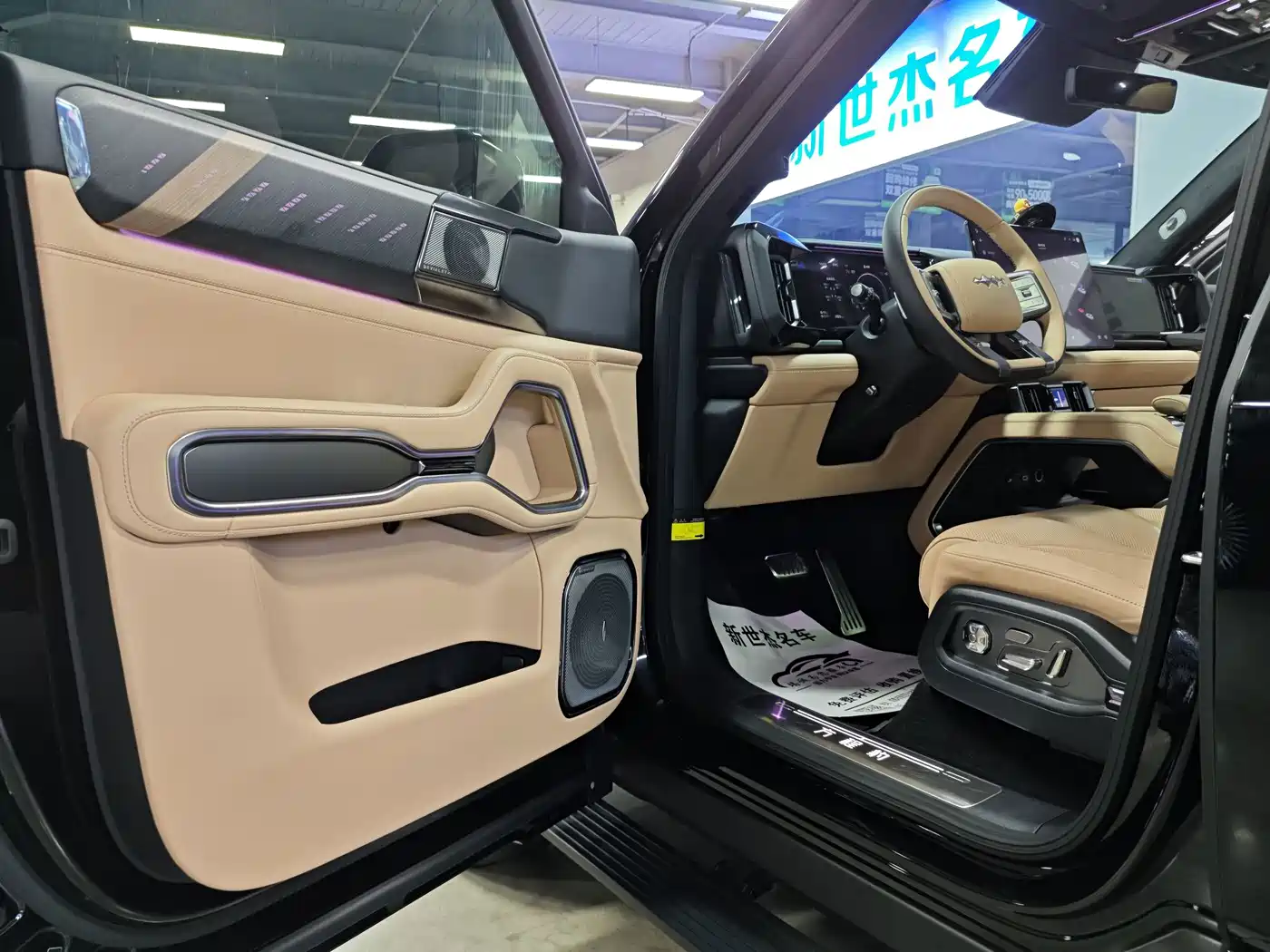 Fang Cheng Bao Leopard 8 2025 2025 Zhiyong Flagship 7-Seater