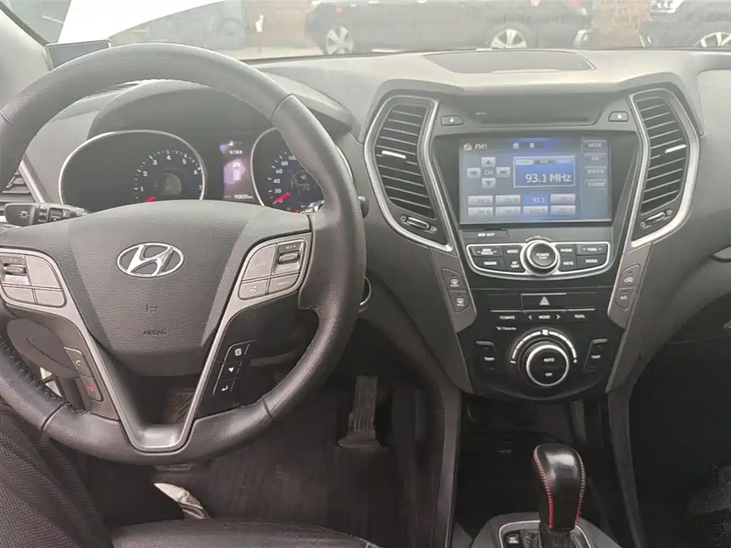 Hyundai Santa Fe 2013 Facelift 2.4L Automatic 4WD Smart фото 10