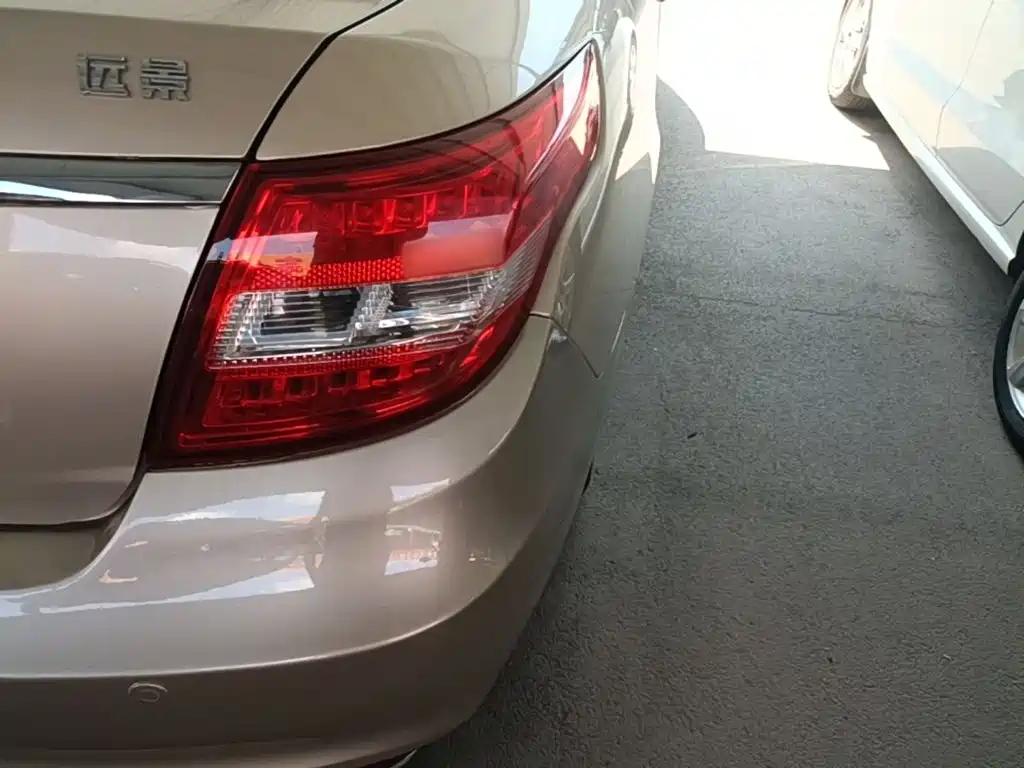Фото 8 - Geely Vision