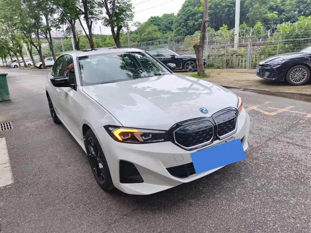 BMW i3 2023 eDrive 40 L Shadow Night Sport Package