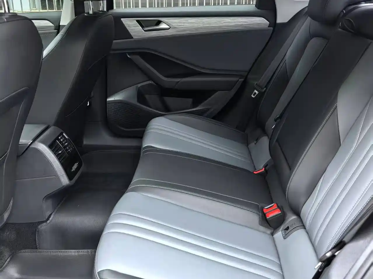 Volkswagen Sagitar 2026 Model Year Facelift 30 Million Special Edition 300TSI DSG Premium Edition фото 8