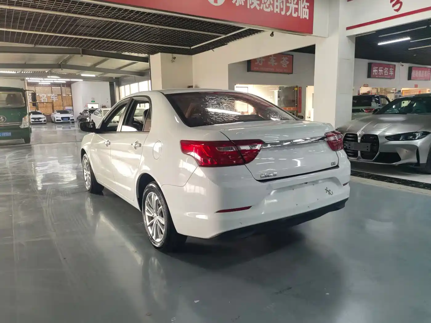 Фото 6 - Geely Vision