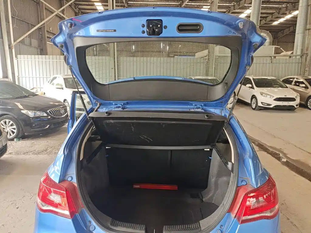 Фото 19 - Geely Emgrand