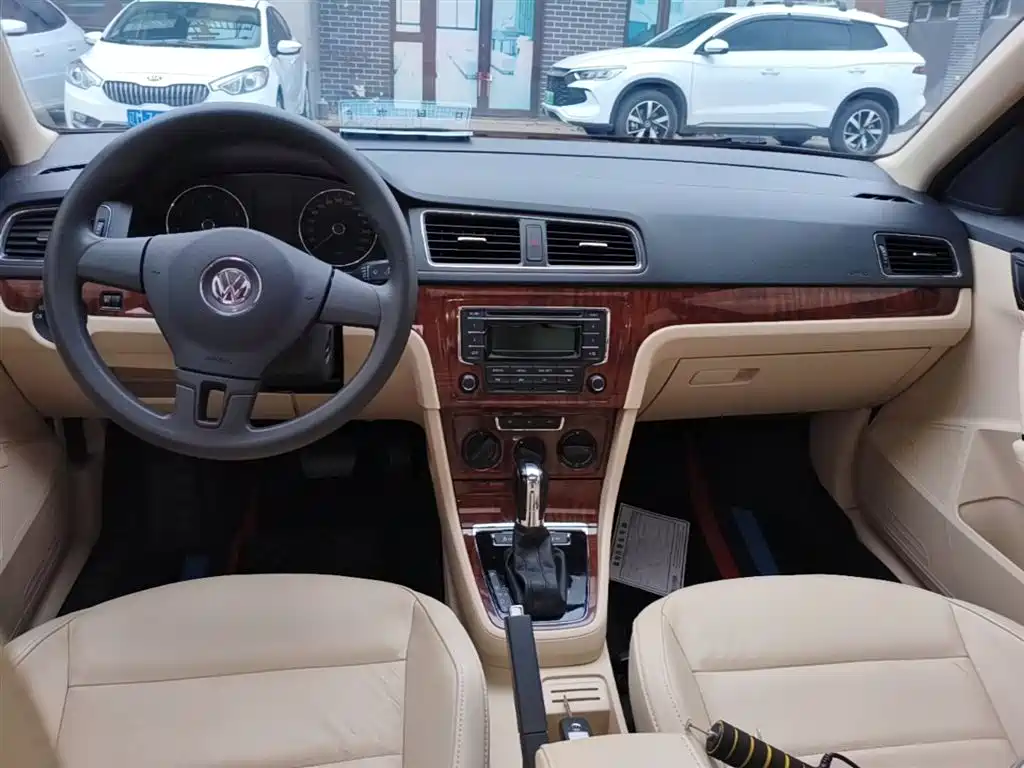 Volkswagen Lavida 2013 Facelift Classic 1.6L Automatic Comfort фото 10