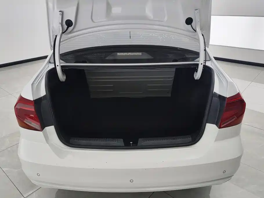 Фото 4 - Volkswagen Jetta