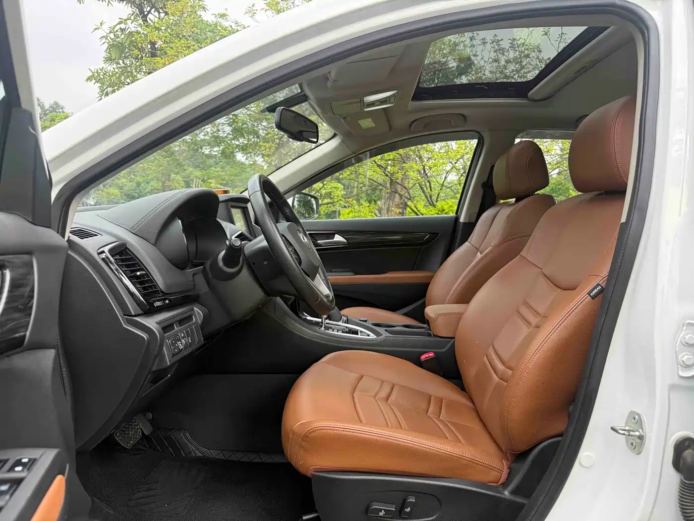 Dongfeng Fengdu MX5 2017 2016 2.0L Automatic Flagship Edition