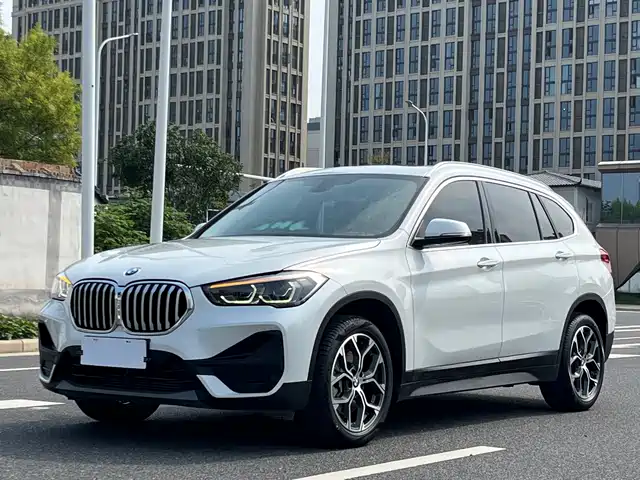 BMW X1 2022 sDrive25Li Leading — фото 1