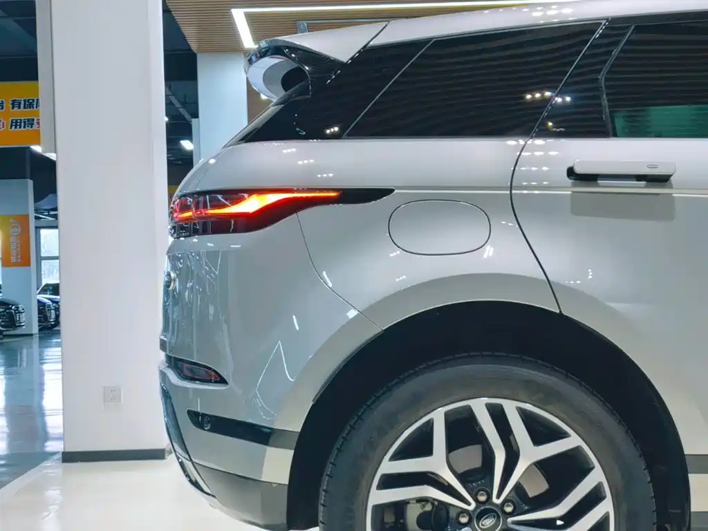 Land Rover Range Rover Evoque 2024 Range Rover Evoque L 249PS Light Master Edition фото 8